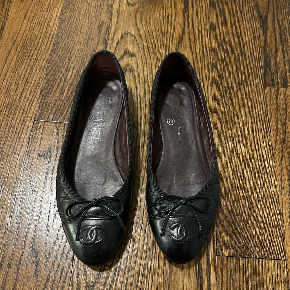Black Chanel ballet flats size 35.5